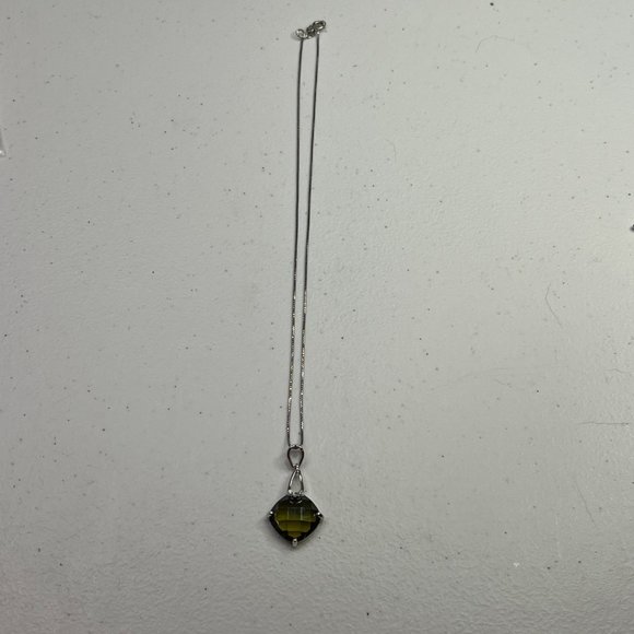 Silver Women's Choker 16" Necklace With Green Faceted Silver Plated Pendant - Picture 5 of 11